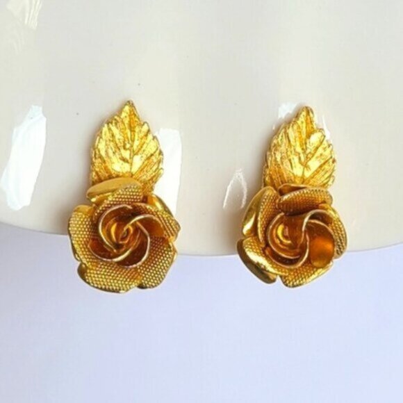 Vintage Retro Coro Clip On Gold Tone Metal Gilded Rose Flower Earrings - Picture 1 of 13
